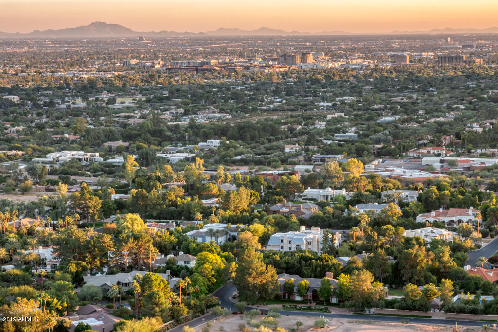 7025 North Invergordon Road Paradise Valley, AZ 85253 - Photo 6 of 26 Scottsdale looking east