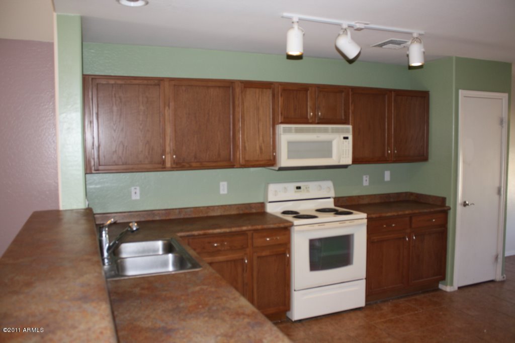 17867 West Boca Raton Road Surprise, AZ 85388 - Photo 3 of 11 KITCHEN