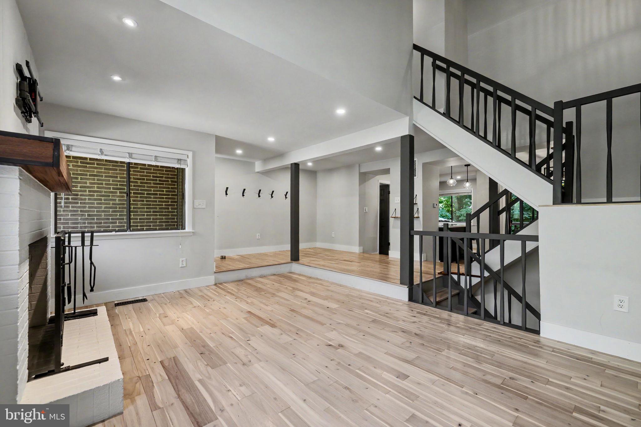 2105 Glencourse Lane Reston, VA 20191 - Photo 7 of 74 Vaulted ceiling in front room