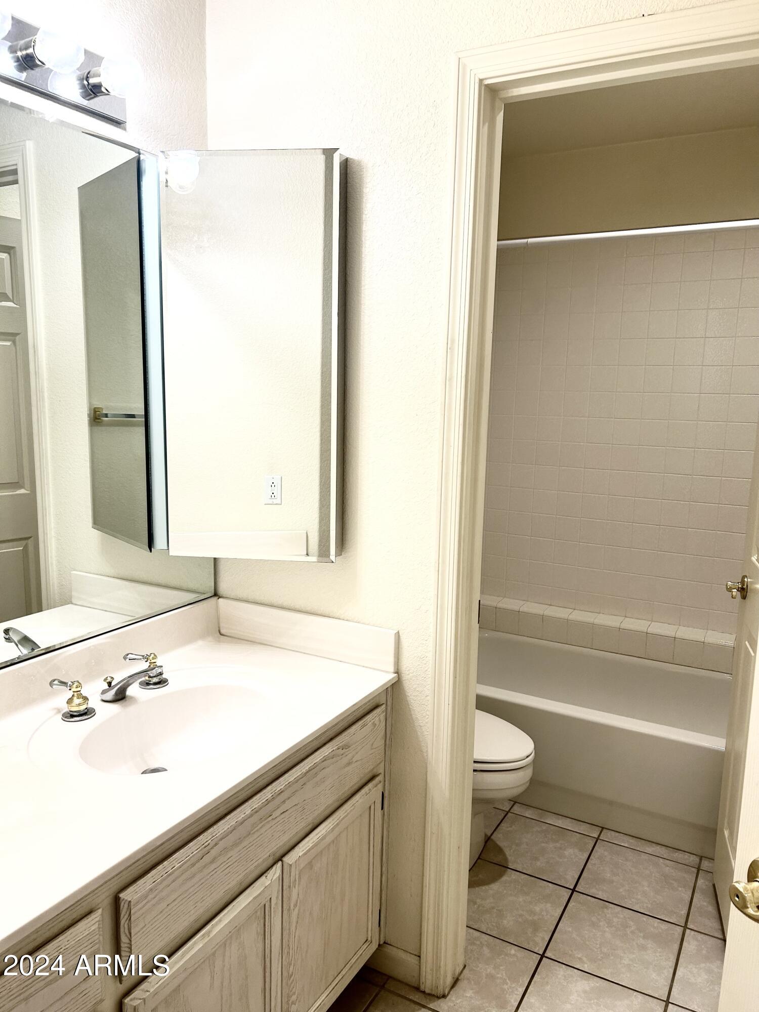 1075 East Shangri La Road Phoenix, AZ 85020 - Photo 13 of 44 3094971C-9F6F-498D-ABB0-3D29DBCF7D4C
