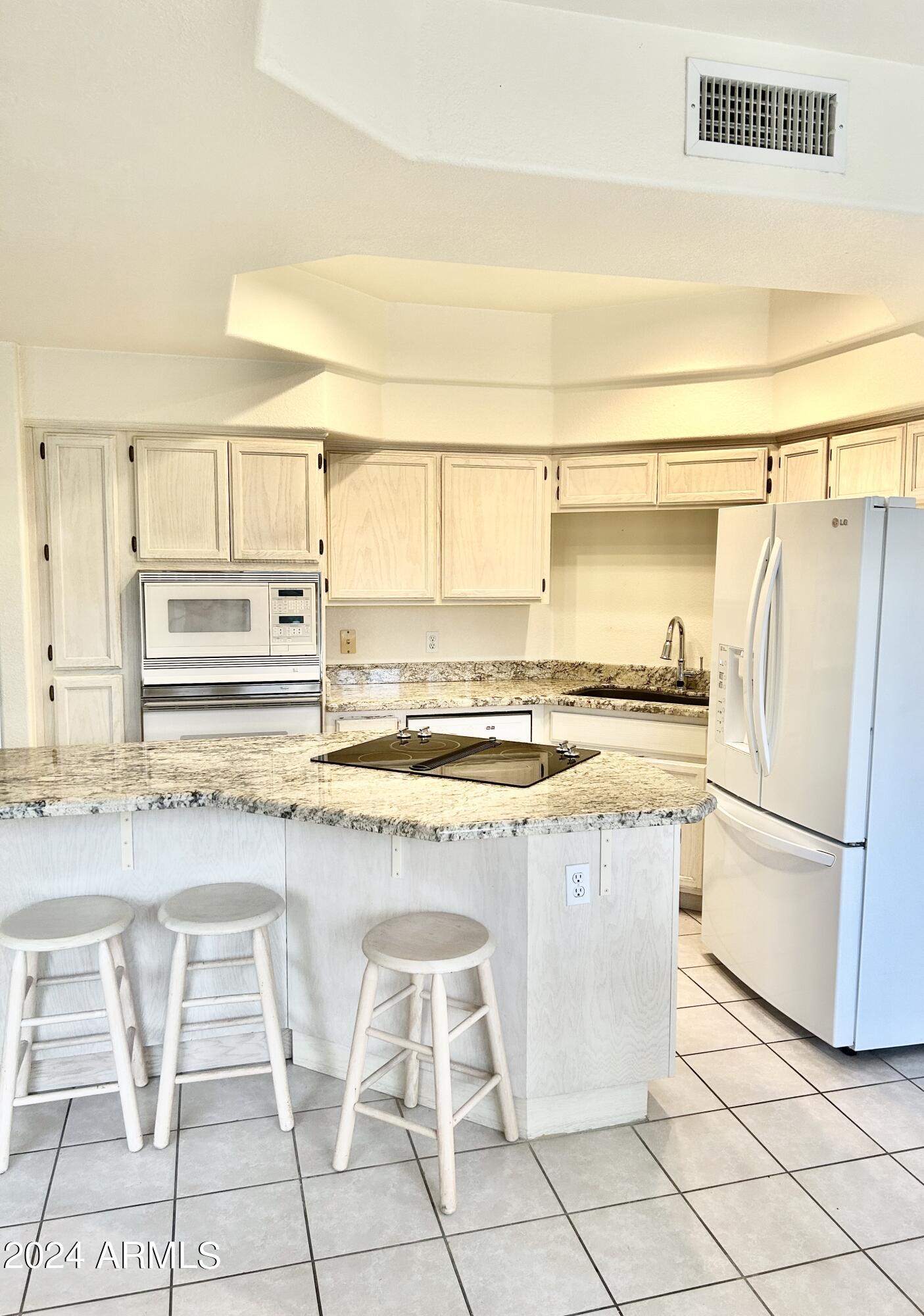 1075 East Shangri La Road Phoenix, AZ 85020 - Photo 16 of 44 C1ACD23C-2C96-4CFF-90AF-33971C78D230