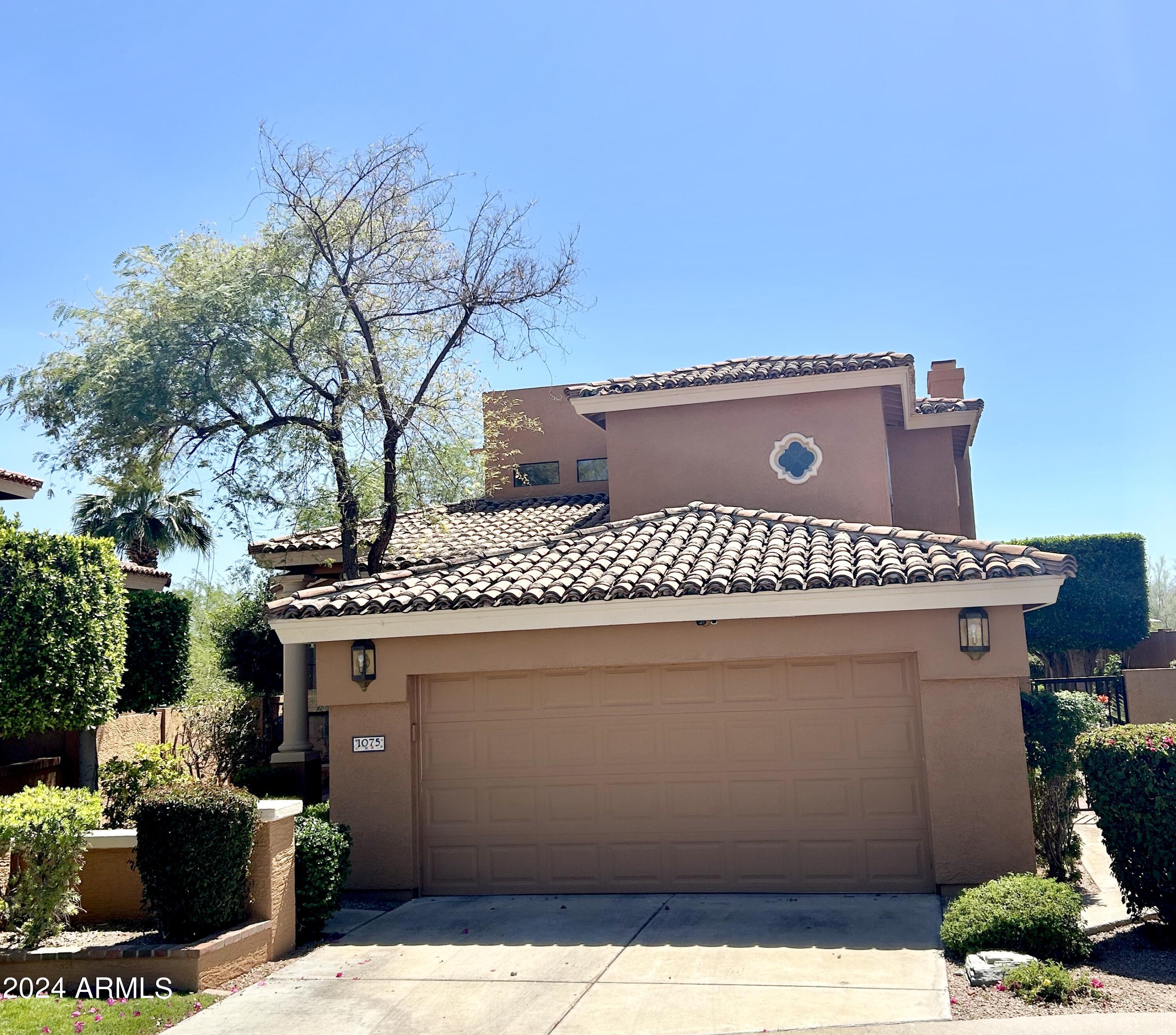 1075 East Shangri La Road Phoenix, AZ 85020 - Photo 2 of 44 1711042C-46E5-4C7B-A544-5D4719A99C42
