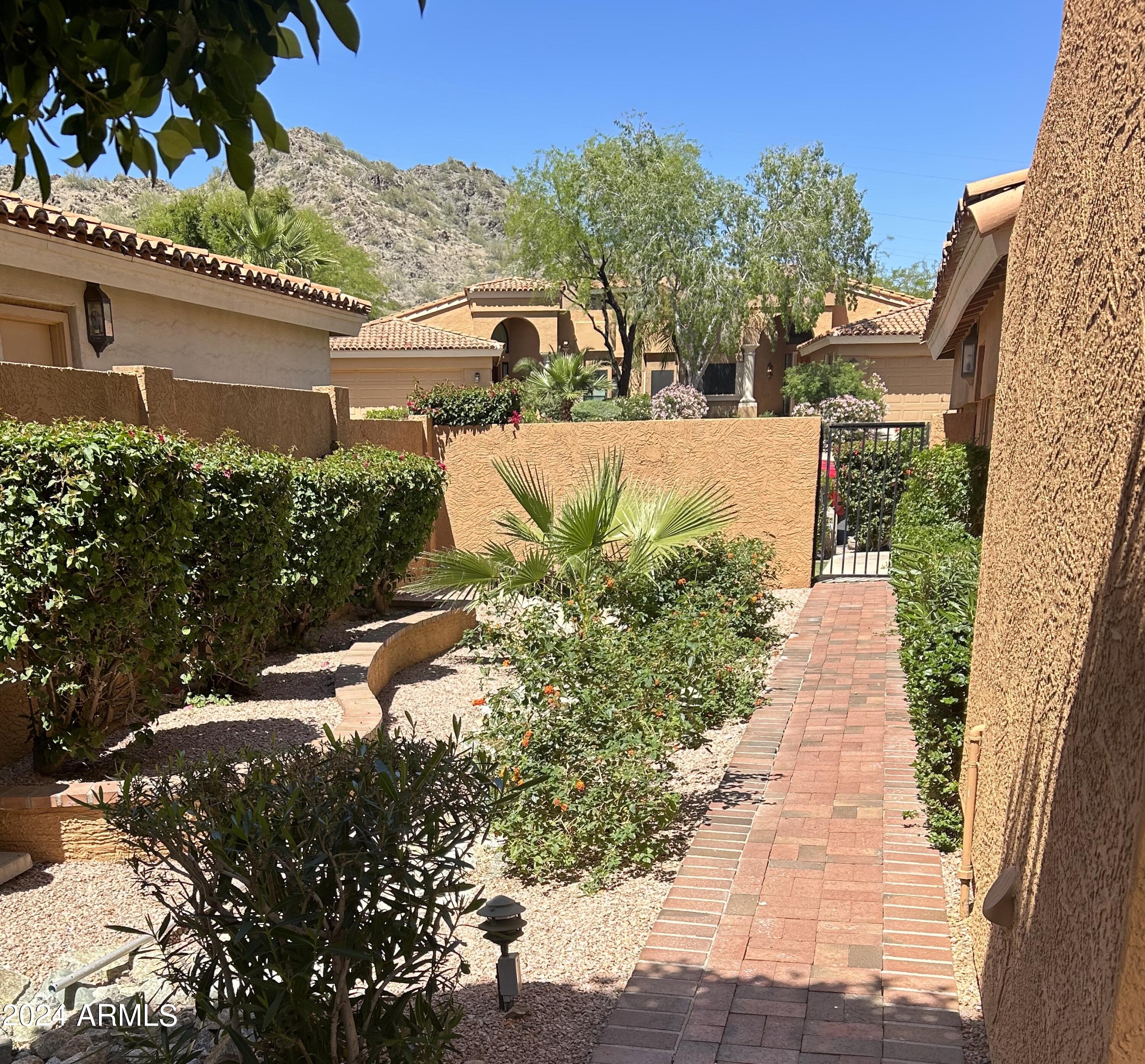 1075 East Shangri La Road Phoenix, AZ 85020 - Photo 34 of 44 C46D08C8-42CB-4AB0-B924-8196E1AC4104
