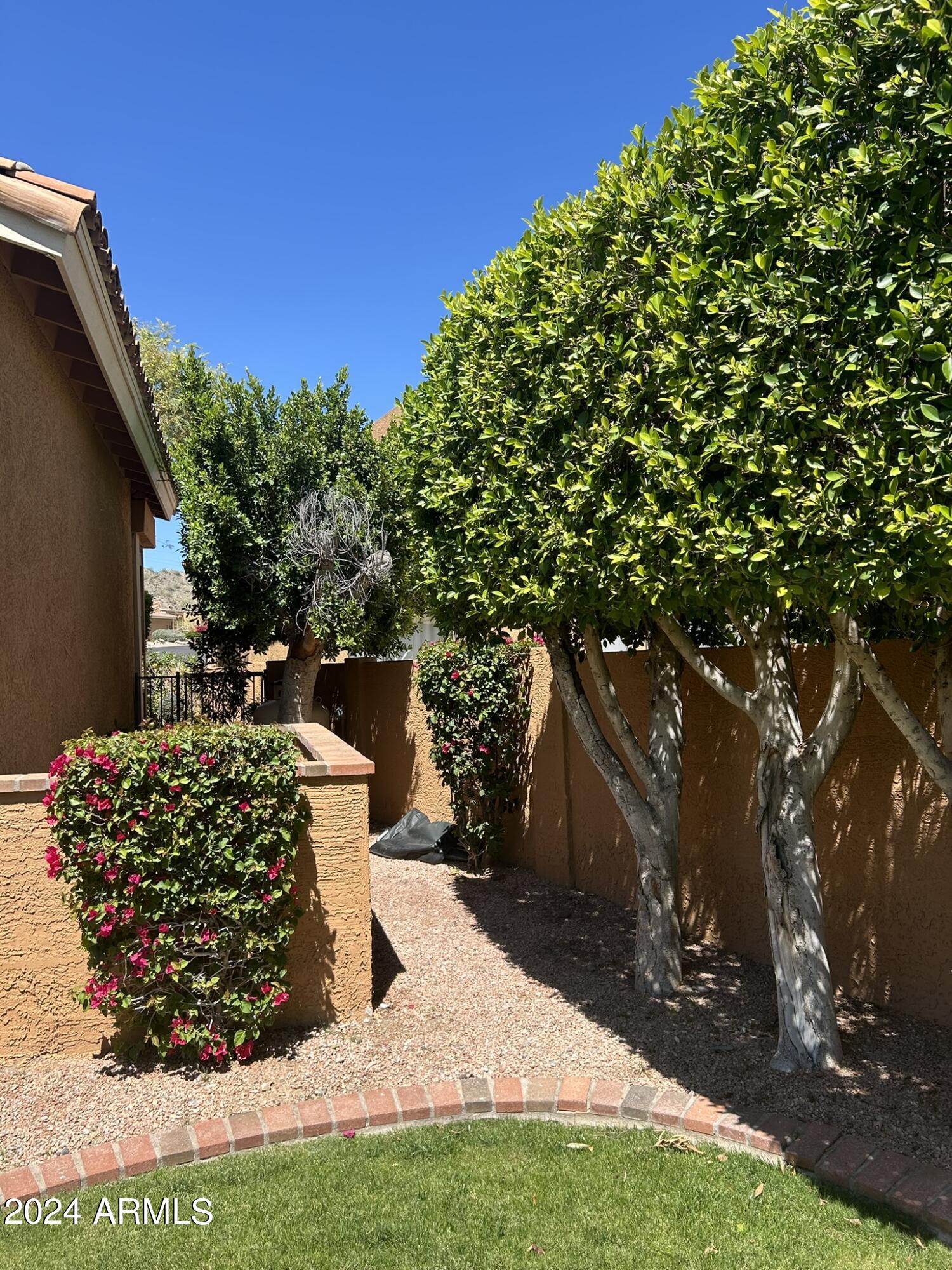 1075 East Shangri La Road Phoenix, AZ 85020 - Photo 42 of 44 E1617AC0-66BC-4279-86FA-1283B17DBD29