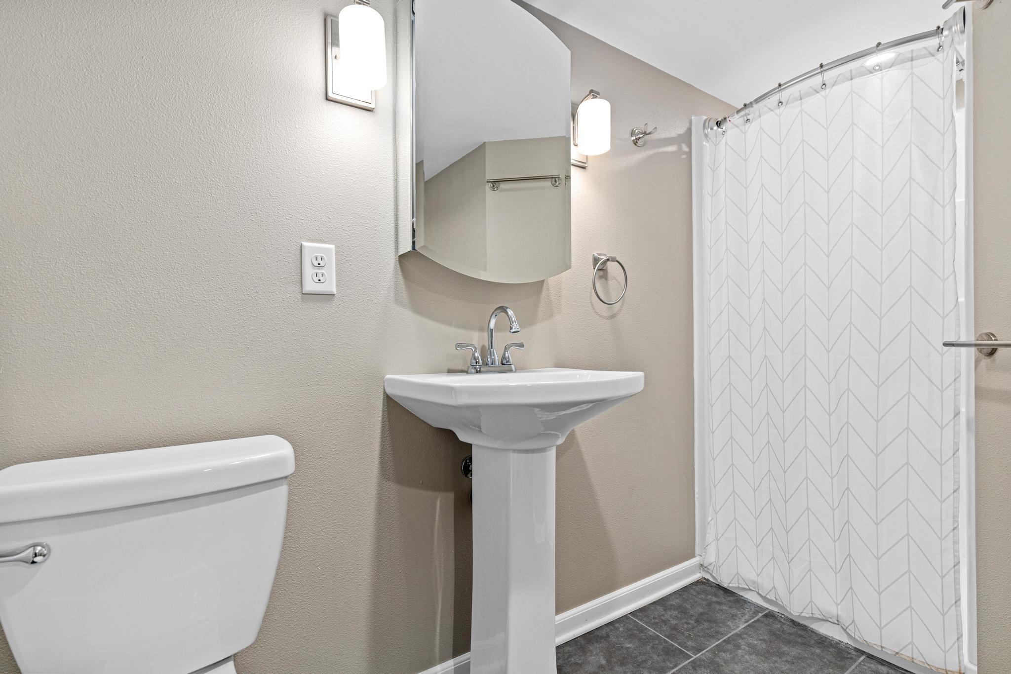 4425 Crawford Road Minnetonka, MN 55343 - Photo 19 of 32 Gallery Image 19