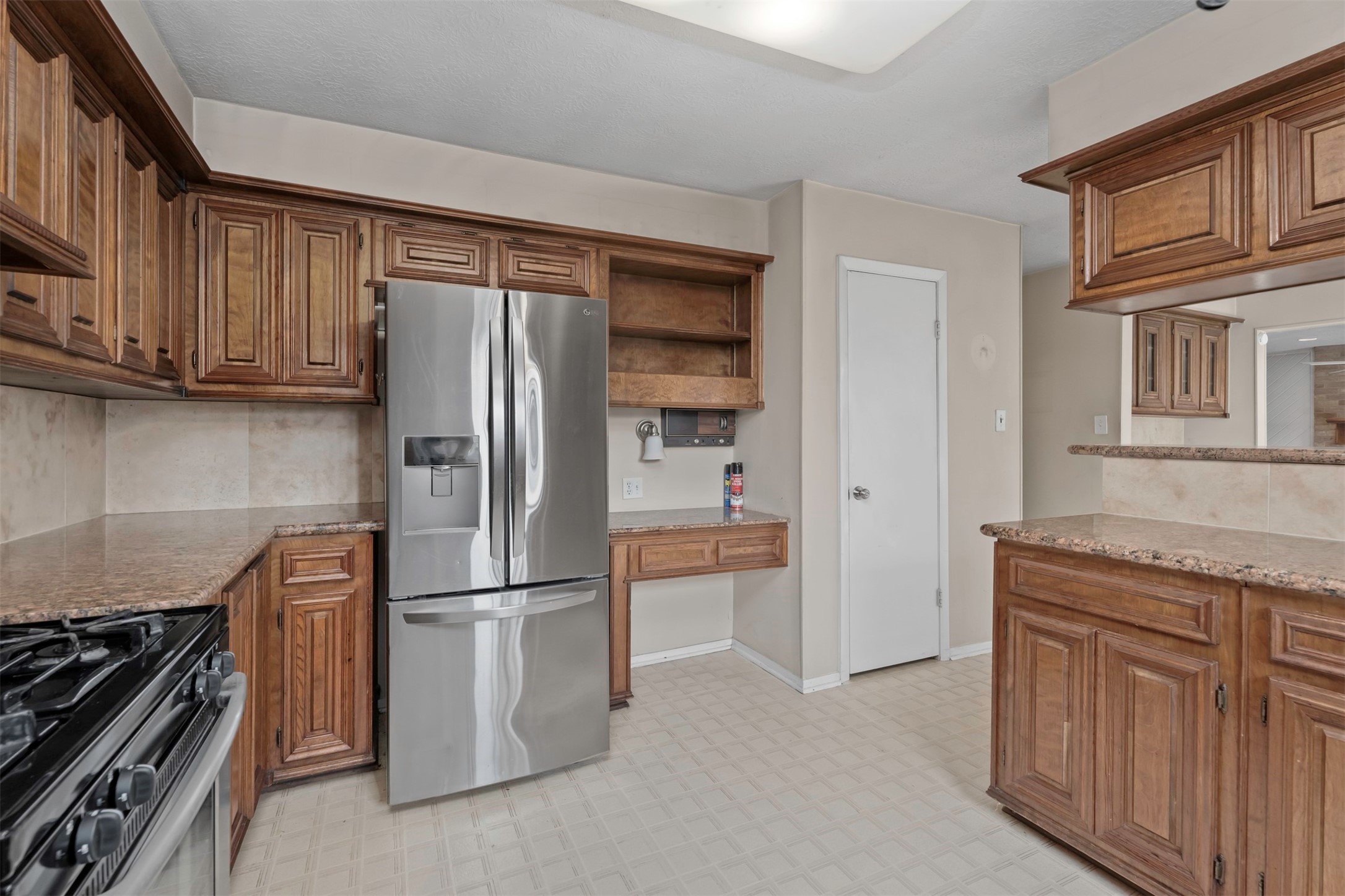 2322 Shadow Glen Lane Spring, TX 77386 - Photo 16 of 48 Kitchen with a built-in desk.