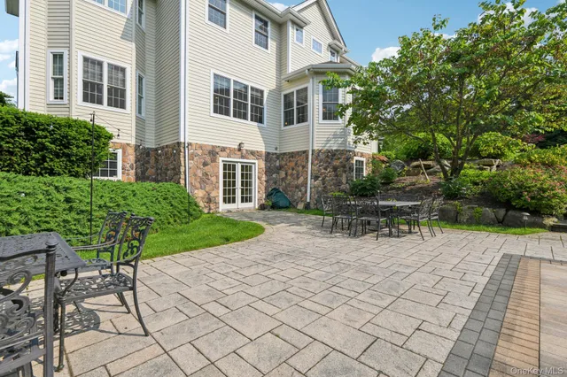 $2,149,000 | 4 Celestial Court, St. James, NY 11780