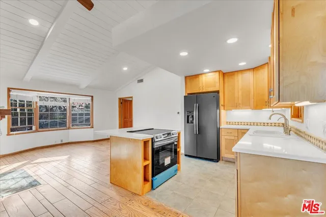 $2,995 | 13901 Albers Street, Sherman Oaks, CA 91401