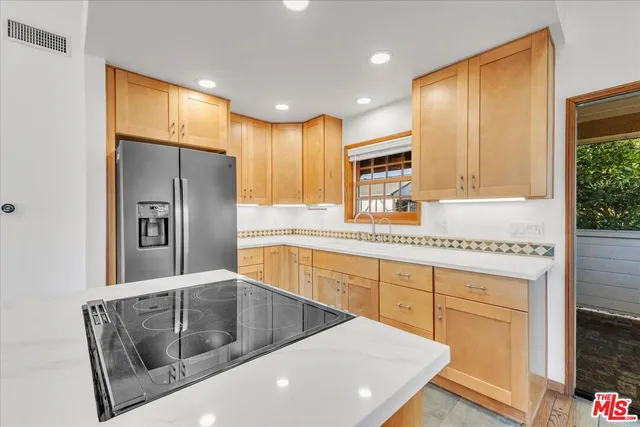 $2,995 | 13901 Albers Street, Sherman Oaks, CA 91401