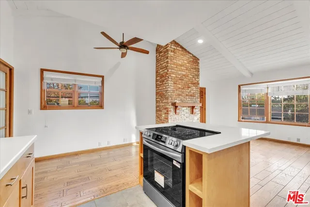 $2,995 | 13901 Albers Street, Sherman Oaks, CA 91401