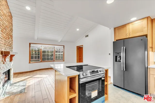 $2,995 | 13901 Albers Street, Sherman Oaks, CA 91401