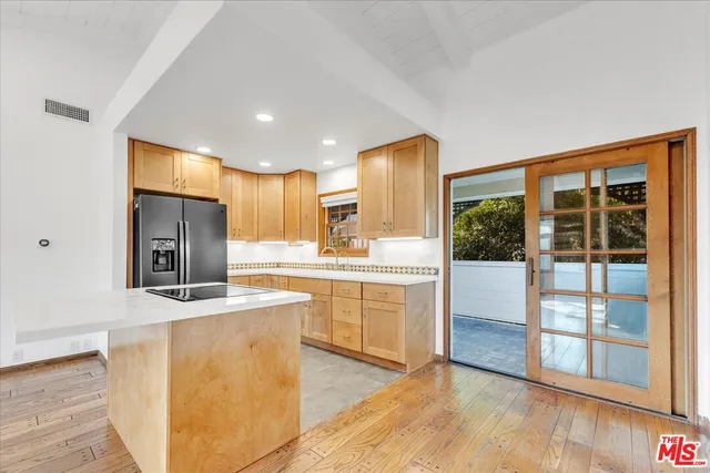 $2,995 | 13901 Albers Street, Sherman Oaks, CA 91401