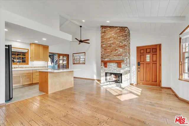 $2,995 | 13901 Albers Street, Sherman Oaks, CA 91401