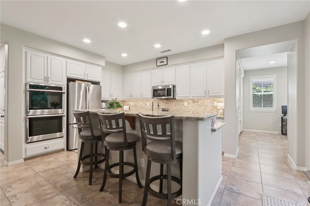 46102 Pinon Pine Way Temecula, CA 92592 - Photo 4 of 46 Kitchen