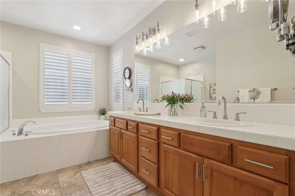 46102 Pinon Pine Way Temecula, CA 92592 - Photo 6 of 46 Primary Bath