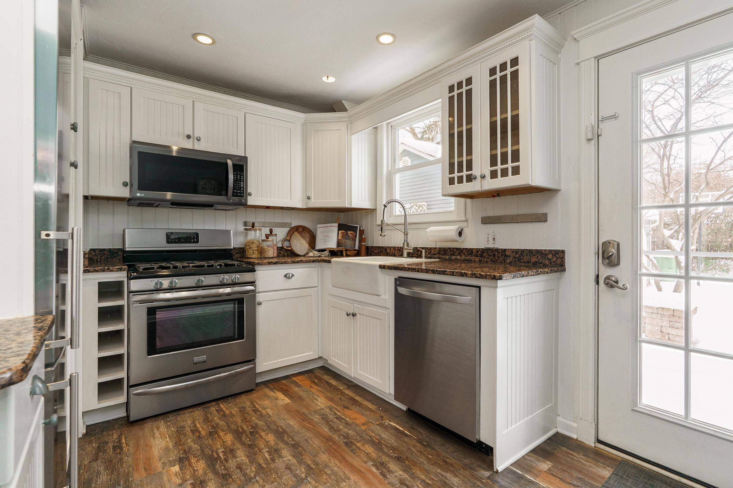 4464 Zeller Road Columbus, OH 43214 - Photo 10 of 48 Kitchen
