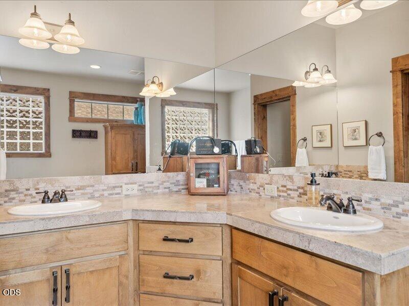 360 Vista Rim Drive Redmond, OR 97756 - Photo 46 of 147