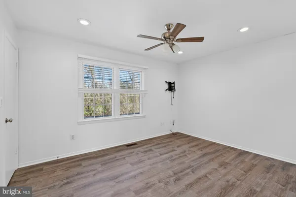 $2,650 | 9594 Inverary Court, Lorton, VA 22079