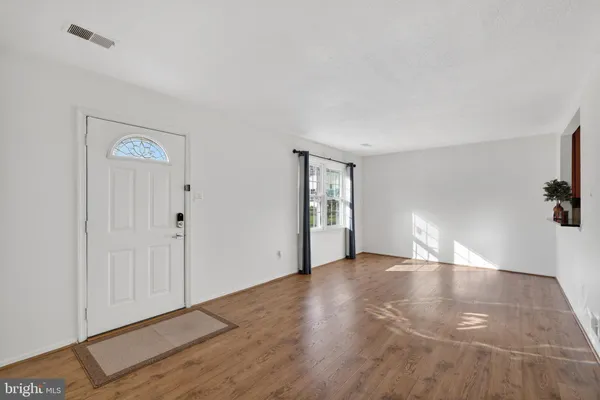 $2,650 | 9594 Inverary Court, Lorton, VA 22079