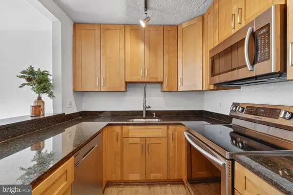 $2,650 | 9594 Inverary Court, Lorton, VA 22079