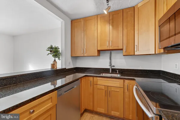 $2,650 | 9594 Inverary Court, Lorton, VA 22079