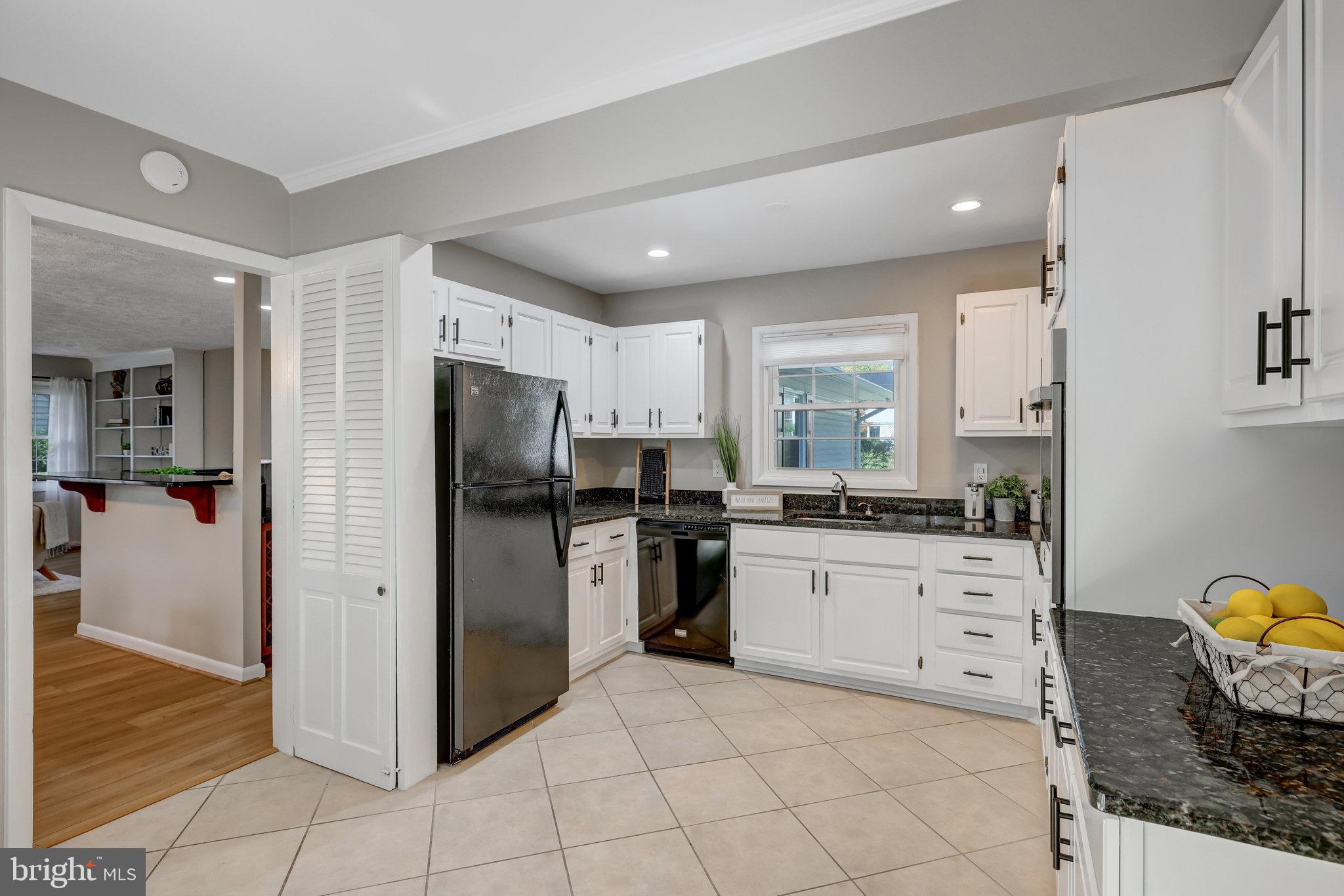 13154 Morning Spring Lane Fairfax, VA 22033 - Photo 15 of 38 Kitchen