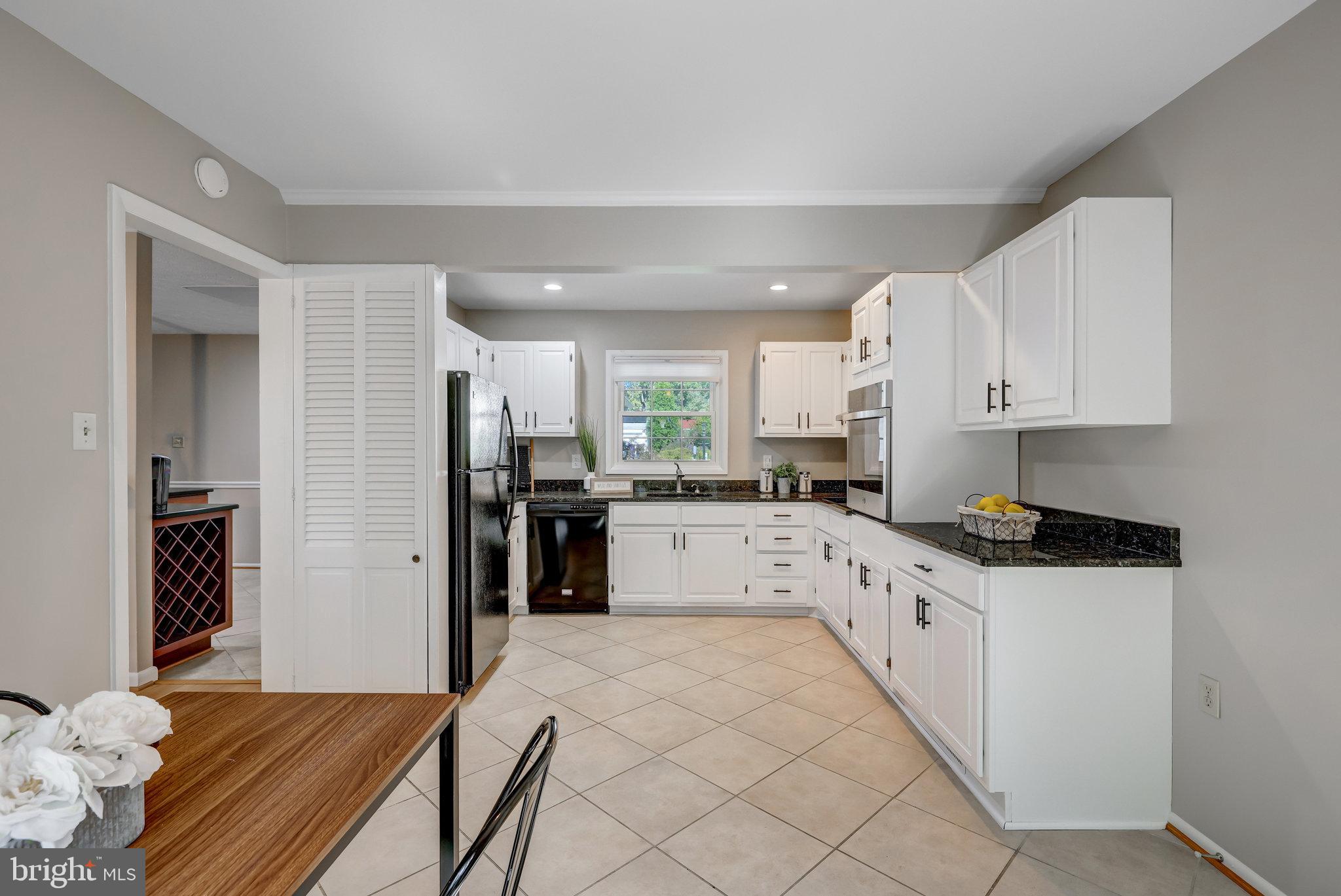 13154 Morning Spring Lane Fairfax, VA 22033 - Photo 16 of 38 Kitchen
