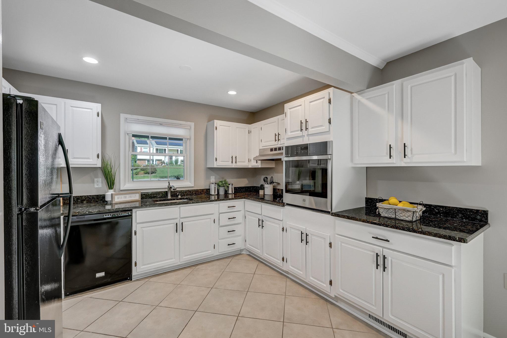 13154 Morning Spring Lane Fairfax, VA 22033 - Photo 17 of 38 Kitchen