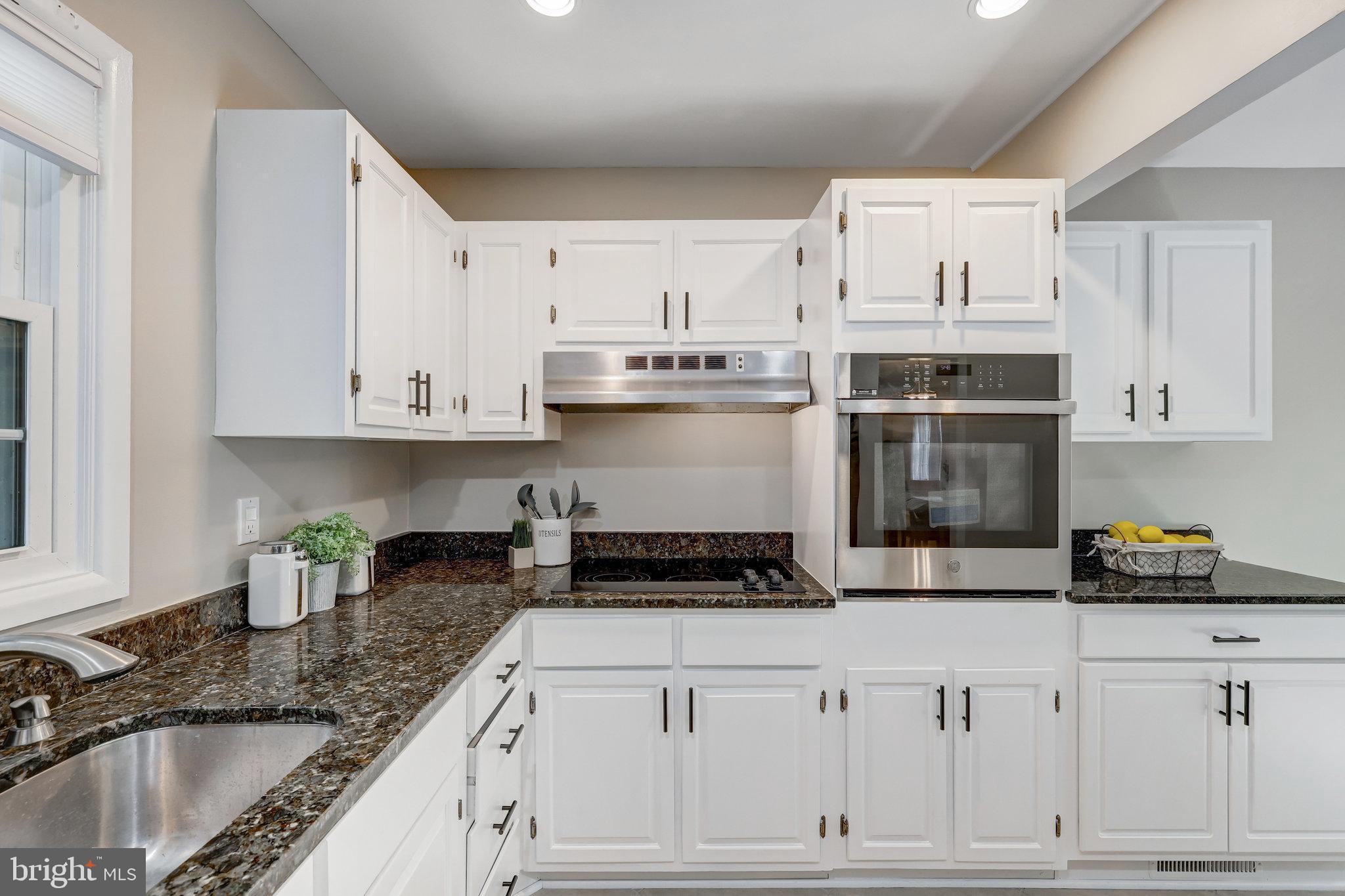13154 Morning Spring Lane Fairfax, VA 22033 - Photo 18 of 38 Kitchen