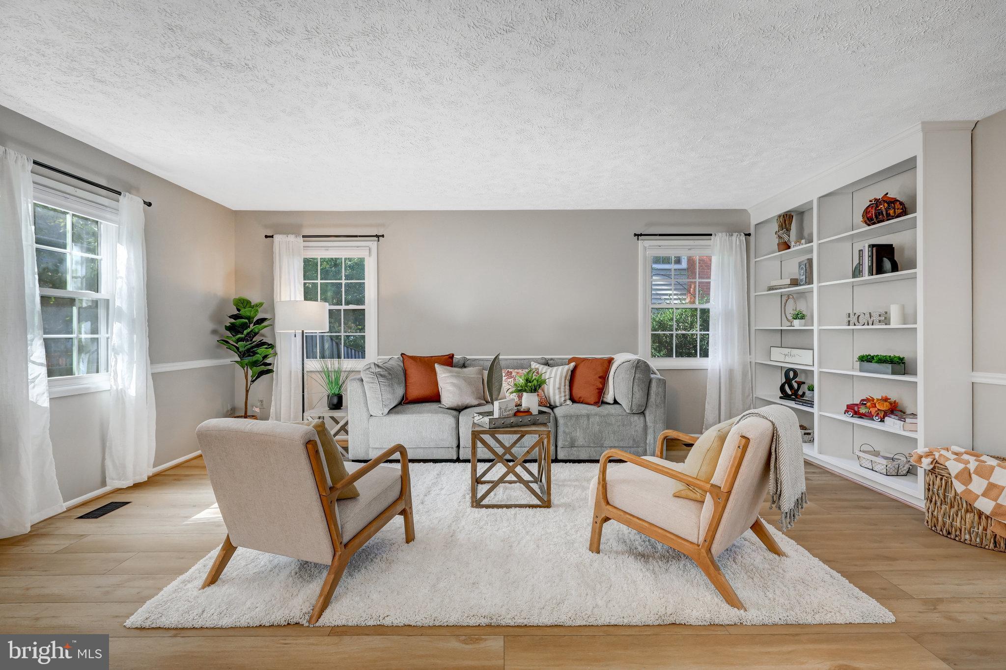13154 Morning Spring Lane Fairfax, VA 22033 - Photo 2 of 38 Living Room