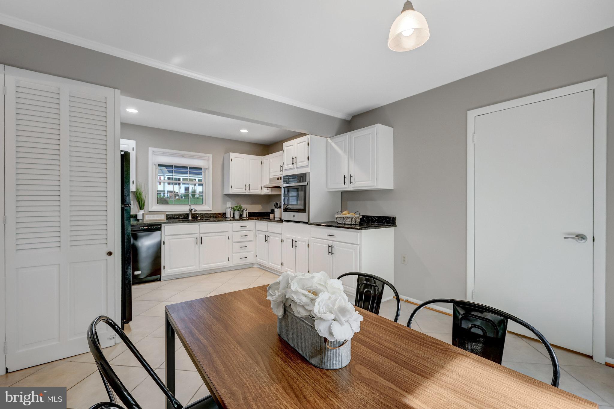 13154 Morning Spring Lane Fairfax, VA 22033 - Photo 21 of 38 Eat in Kitchen