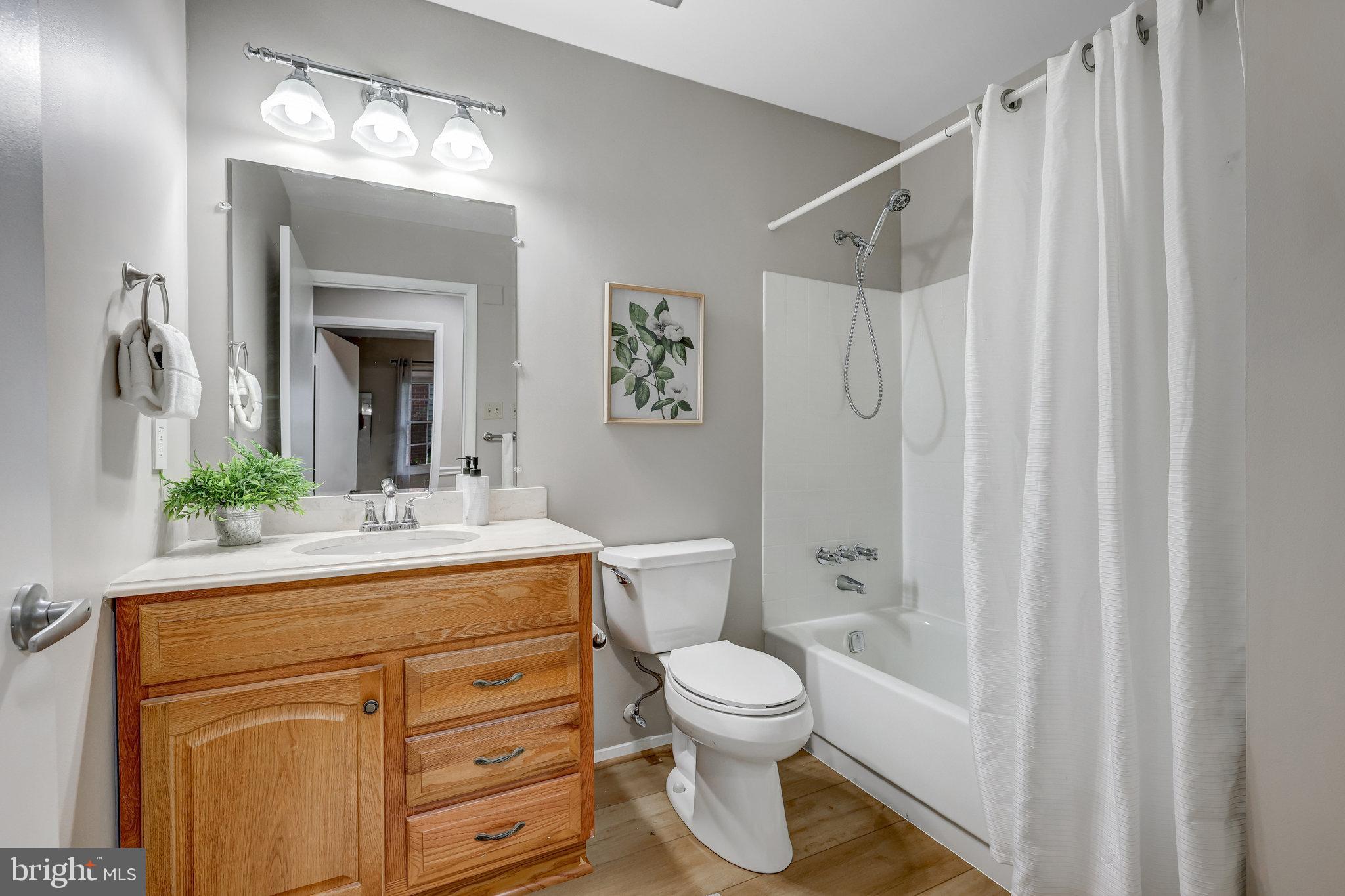 13154 Morning Spring Lane Fairfax, VA 22033 - Photo 28 of 38 Full Bathroom