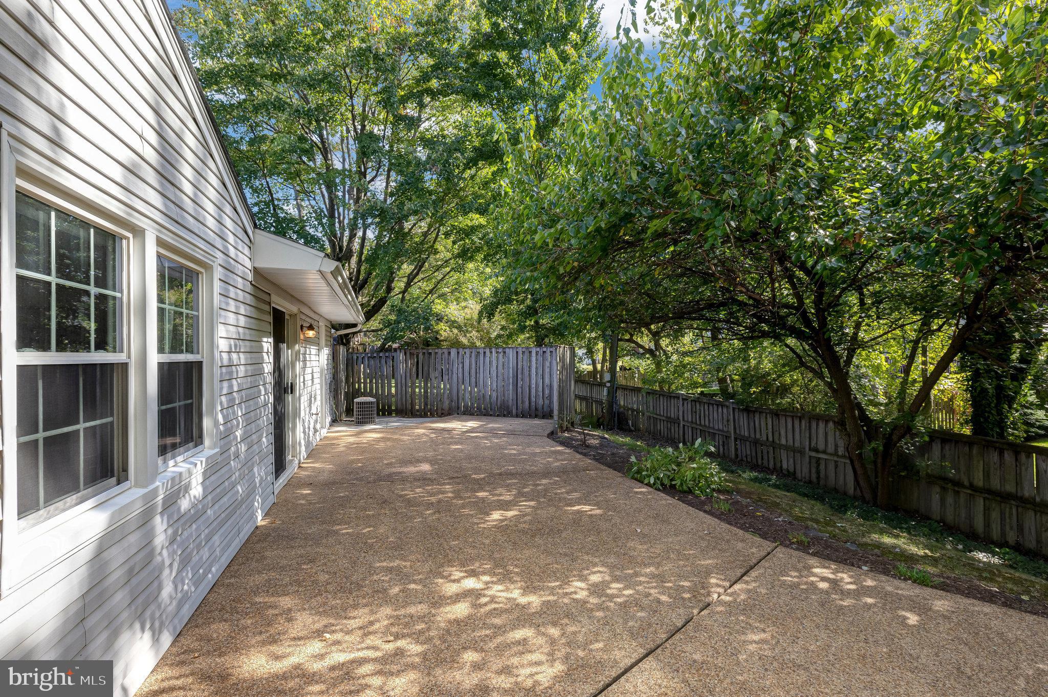 13154 Morning Spring Lane Fairfax, VA 22033 - Photo 36 of 38 Patio