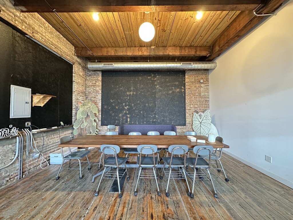 3124 West Carroll Avenue, Unit 2F Chicago, IL 60612 - Photo 7 of 20 a patio with table and chairs