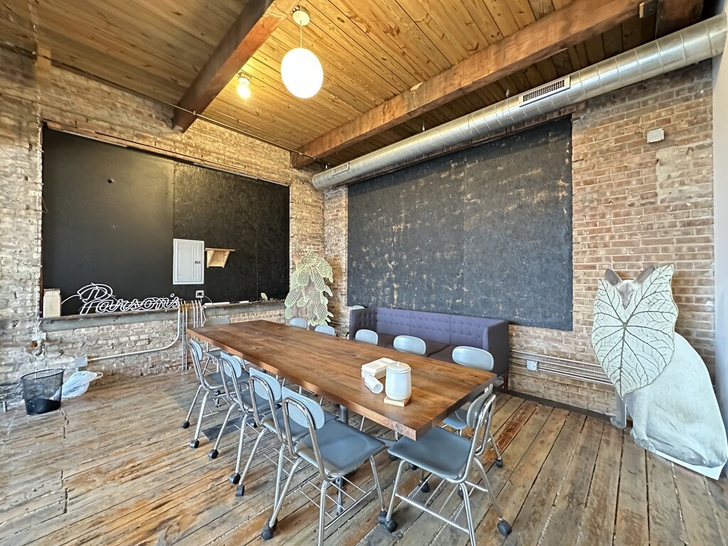 3124 West Carroll Avenue, Unit 2F Chicago, IL 60612 - Photo 8 of 20 a backyard of a house with table and chairs