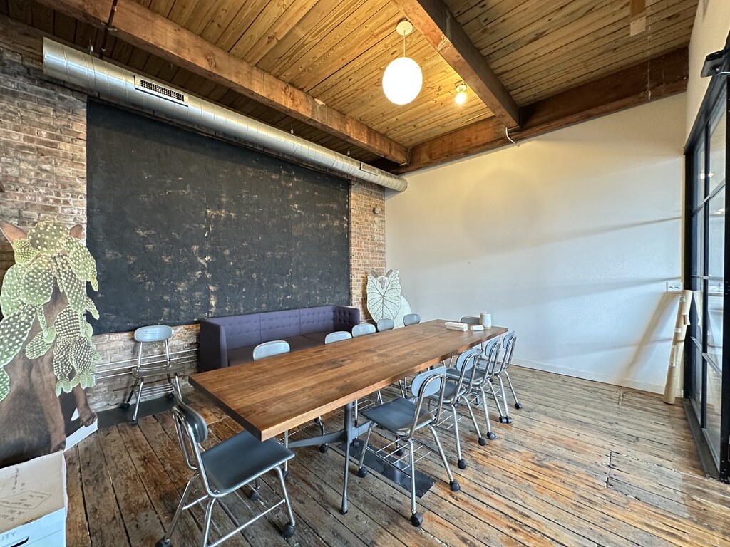 3124 West Carroll Avenue, Unit 2F Chicago, IL 60612 - Photo 9 of 20 a view of an outdoor space with seating