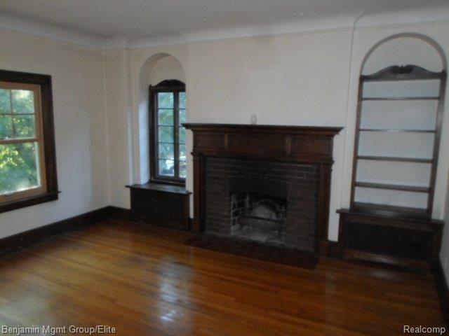 978 Nottingham Road Grosse Pointe, MI 48230 - Photo 2 of 15 LIVING ROOM