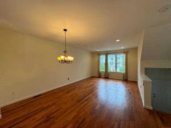 $3,300 | 24 Oak Branch Drive, Unit 24, Brookfield, CT 06804