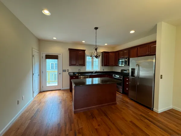 $3,300 | 24 Oak Branch Drive, Unit 24, Brookfield, CT 06804