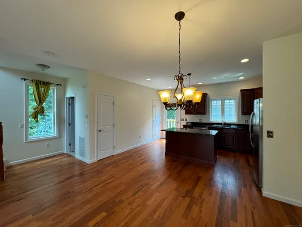 $3,300 | 24 Oak Branch Drive, Unit 24, Brookfield, CT 06804