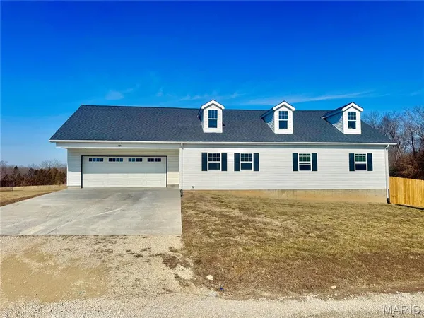 $339,900 | 300 Blackberry Lane, Bismarck, MO 63624