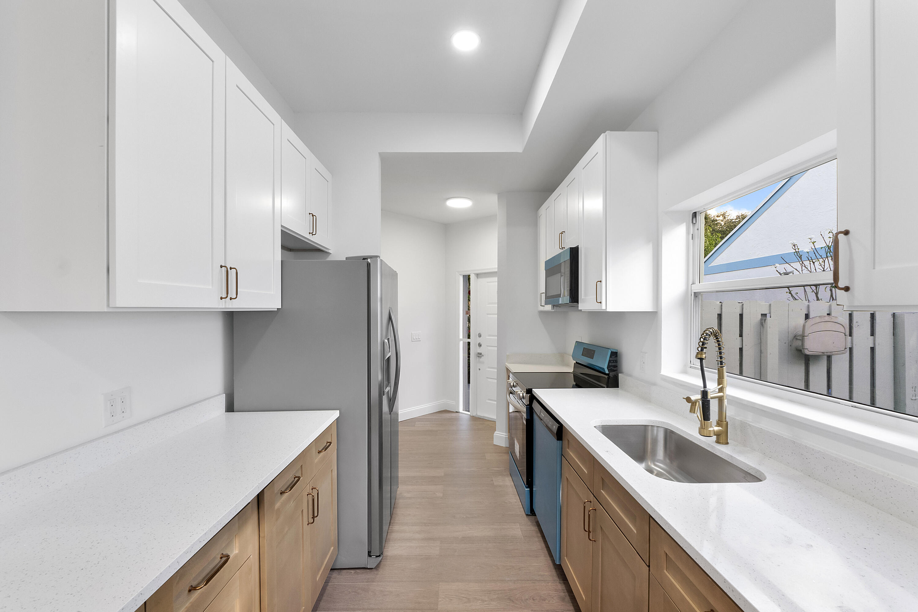 1410 Southwest 85th Avenue Pembroke Pines, FL 33025 - Photo 4 of 39 1410 Sw 85th Ave_004