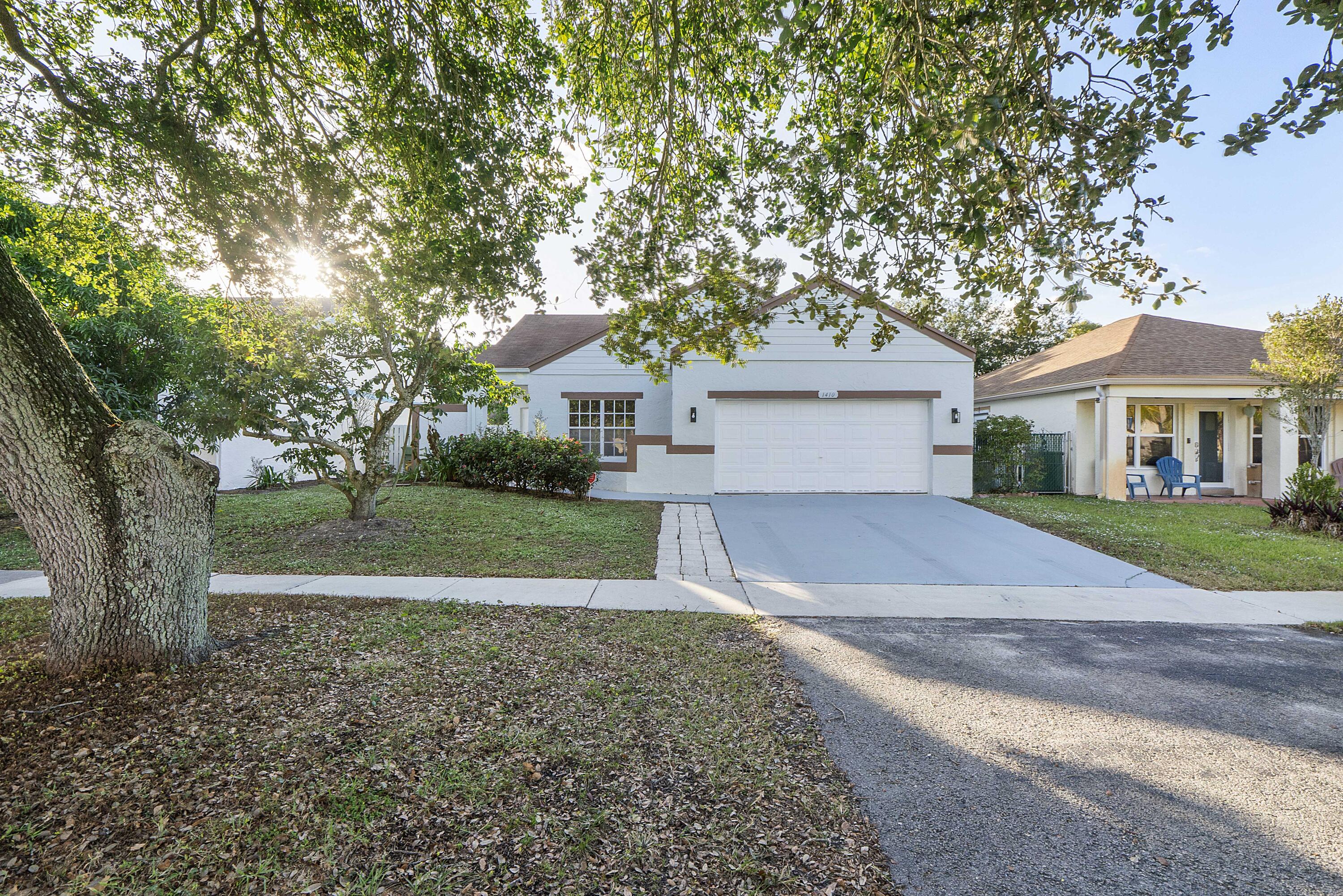 1410 Southwest 85th Avenue Pembroke Pines, FL 33025 - Photo 6 of 39 1410 Sw 85th Ave_038