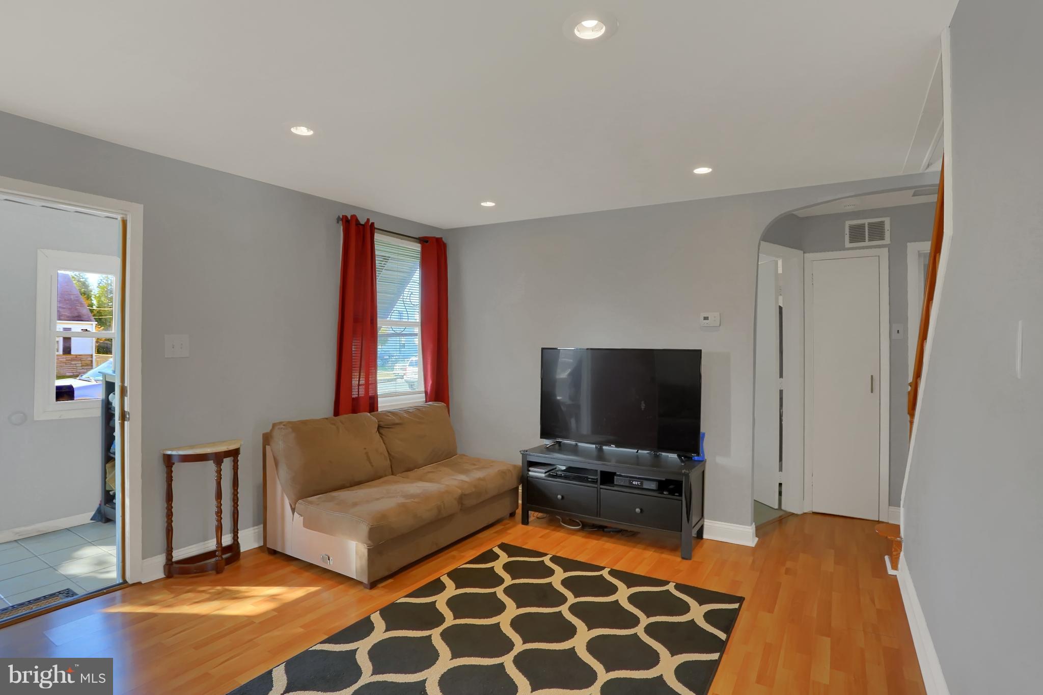 8224 Longpoint Road Baltimore, MD 21222 - Photo 12 of 38
