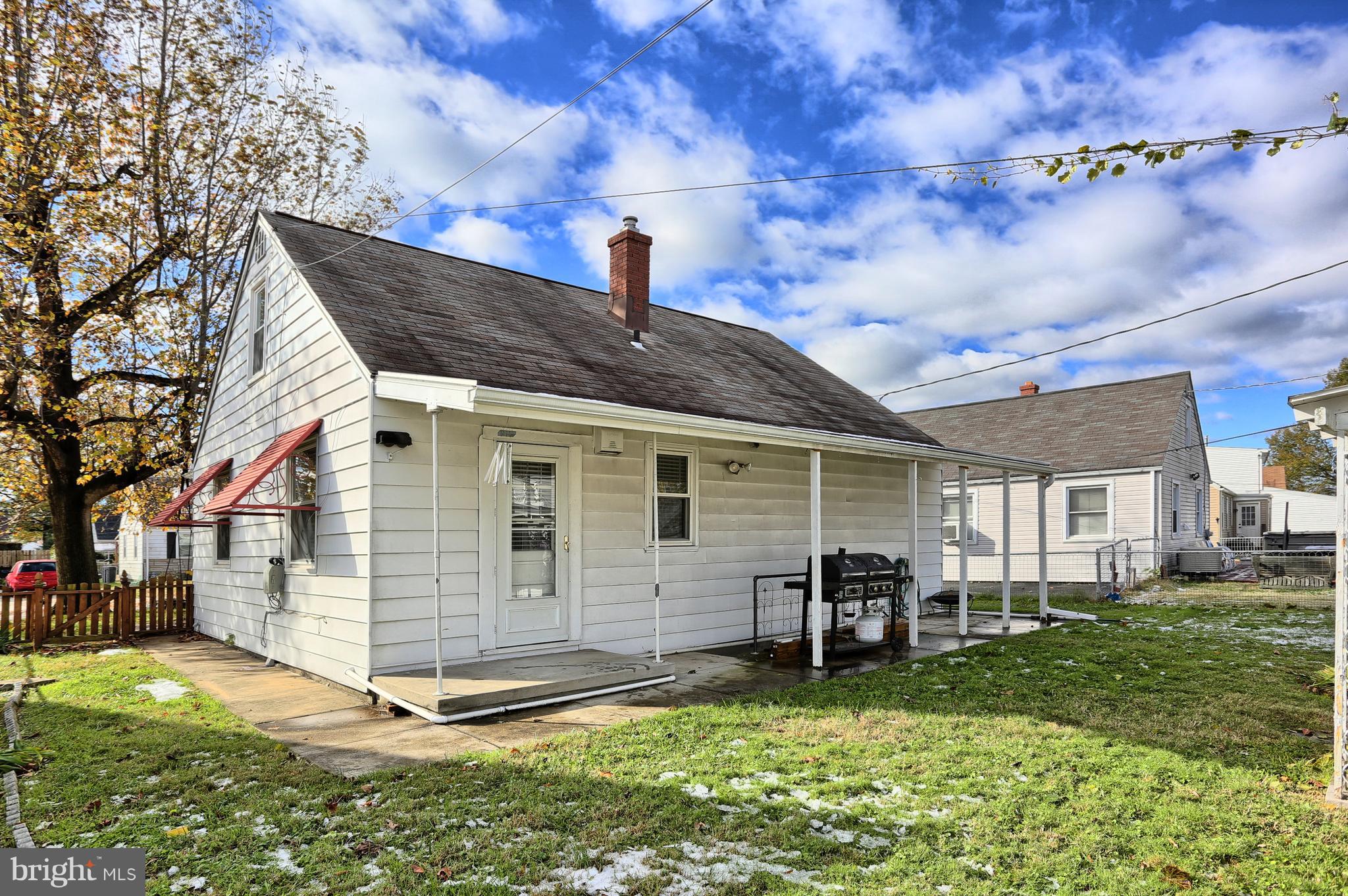 8224 Longpoint Road Baltimore, MD 21222 - Photo 5 of 38