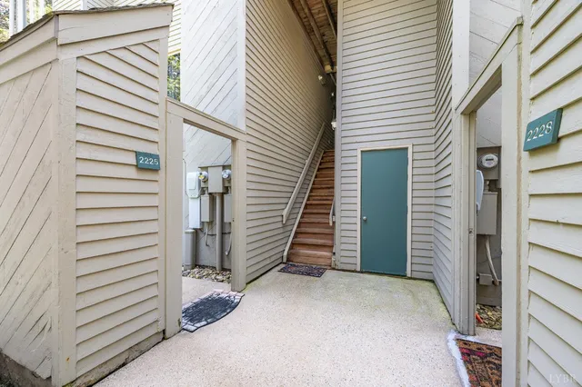 a view of a house with garage