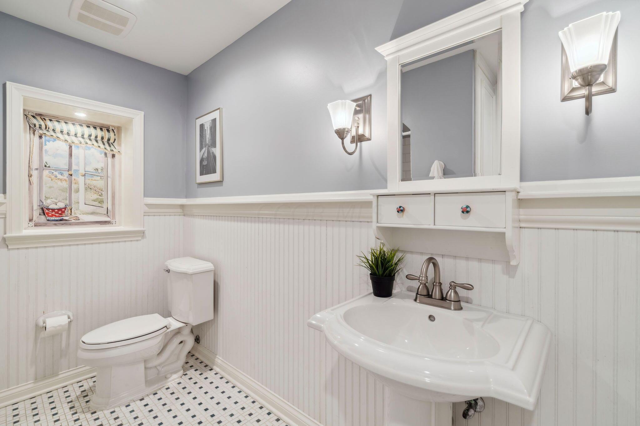 2481 Farleigh Road Columbus, OH 43221 - Photo 40 of 84 Hallway Bathroom