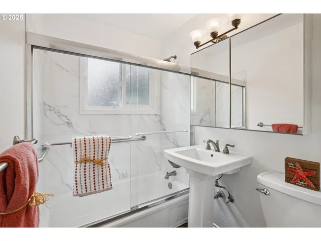 $439,900 | 8416 Northeast Wygant Street, Portland, OR 97220