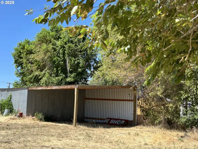 a view of a car in front of a house