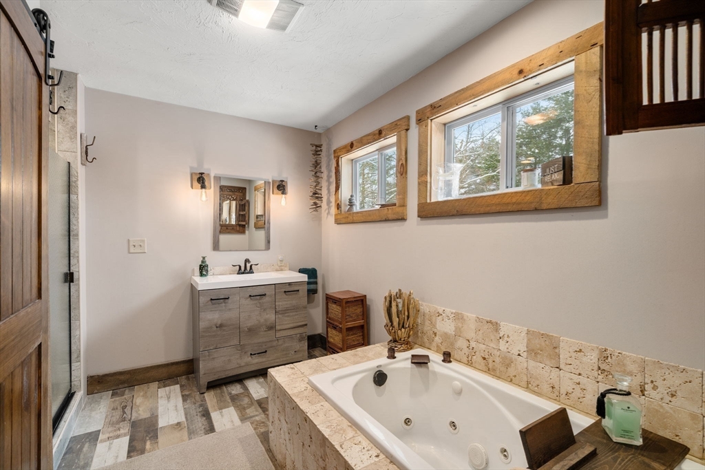 43 Ridge Way Sturbridge, MA 01566 - Photo 18 of 22 a bathroom with a tub sink and mirror